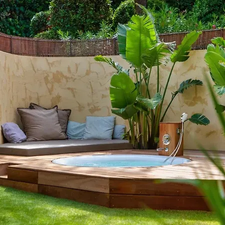 ラ バスティード ダントワーヌ ホテル 4*