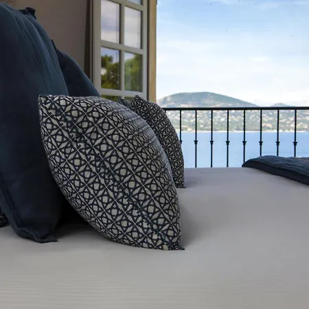 ホテル ラ バスティード ダントワーヌ