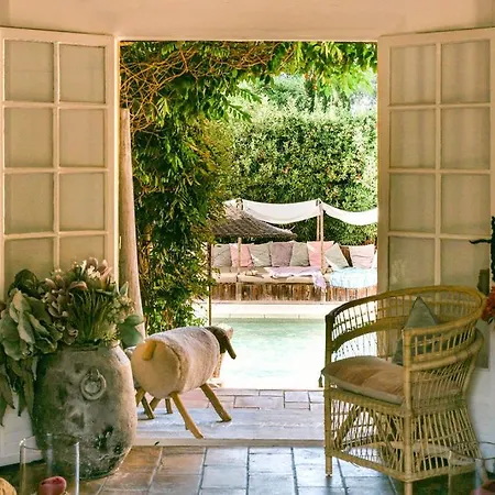 ホテル ラ バスティード ダントワーヌ