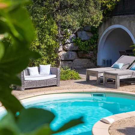 ラ バスティード ダントワーヌ ホテル