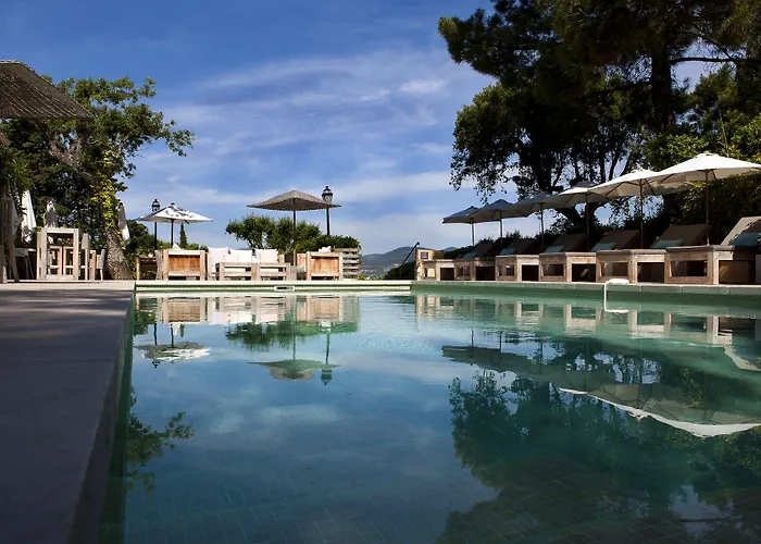 Hotel La Bastide D'antoine 4*
